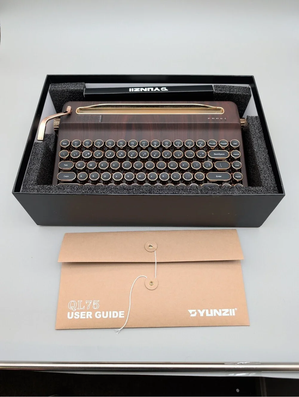 YunZii Retro Mechanical Bluetooth Keyboard with Wood Finish and Round Keycaps